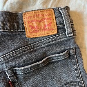 Black Denim Levi’s Shorts | Size 26